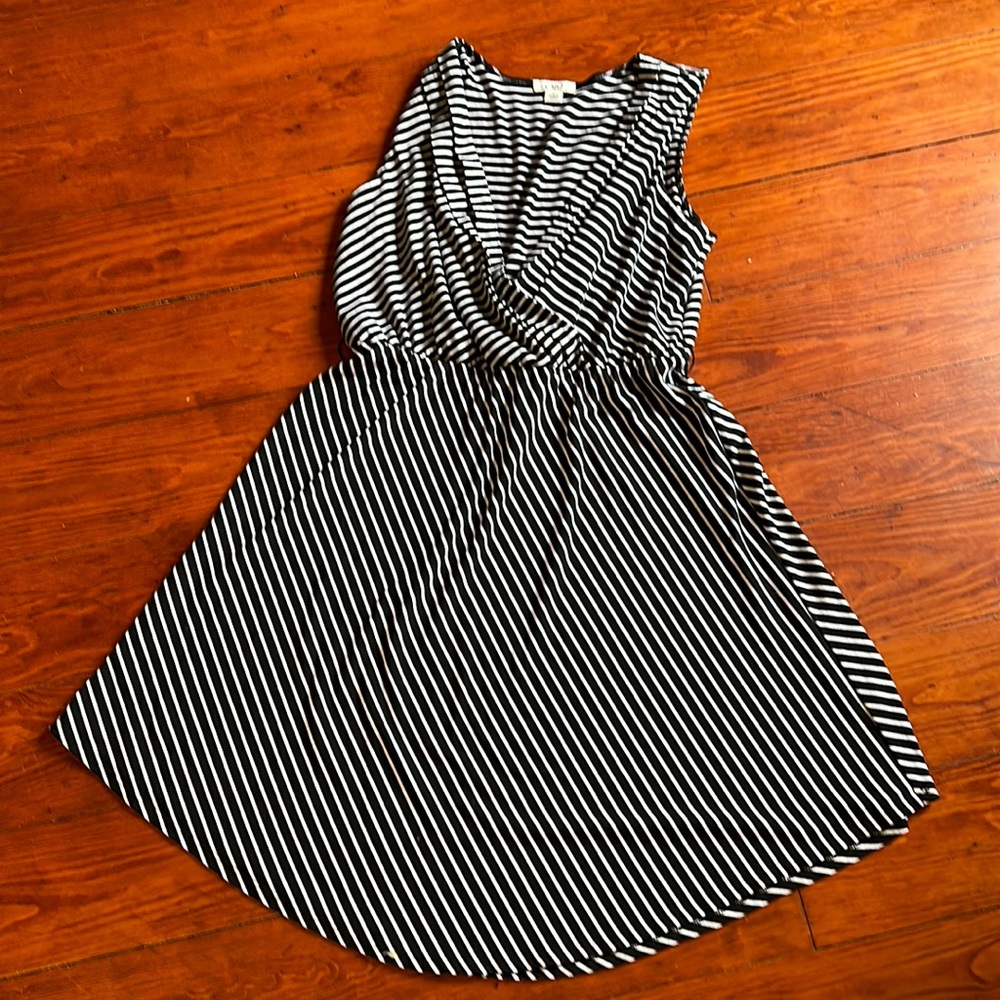 Slimming soft stretchy black white striped midi dress faux wrap NWOT no belt